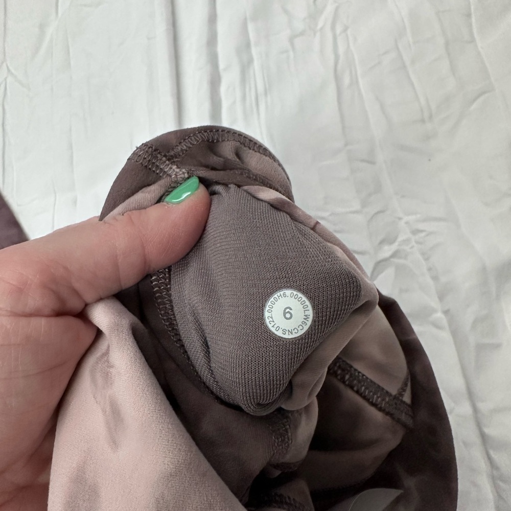 Lululemon Size 6 Align Pant Crop - Picture 2 of 3